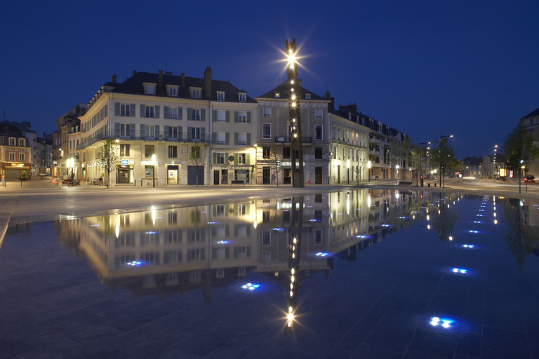 Carta - Reichen et Robert Associates - MHR Chartres Place des Epars-Xavier Boymond.jpg