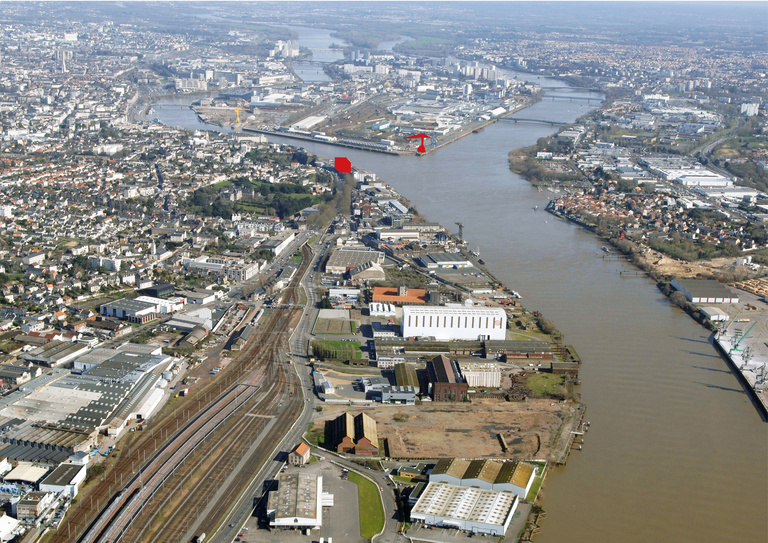 Carta - Reichen et Robert Associates - Reichen et Robert Associes- renouvellement urbain-Le Bas Chantenay-Nantes-vue aerienne reperage cap44-grue.jpg